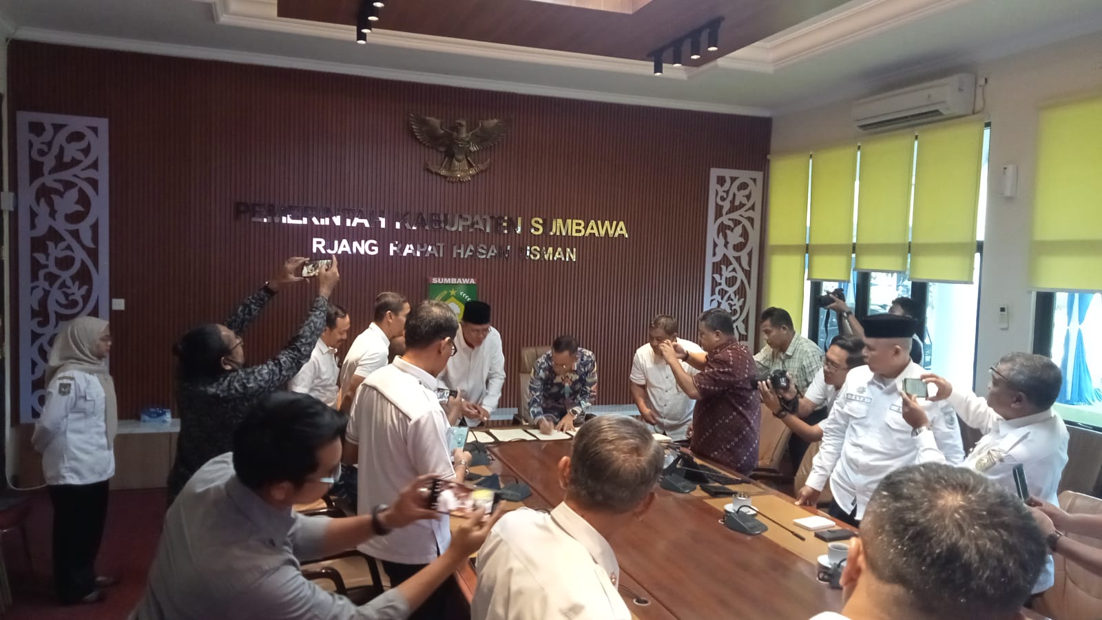 Pemerintah Kabupaten Sumbawa & Yayasan CARE Indonesia Teken MoU Penguatan Kesejahteraan Sosial Ekonomi
