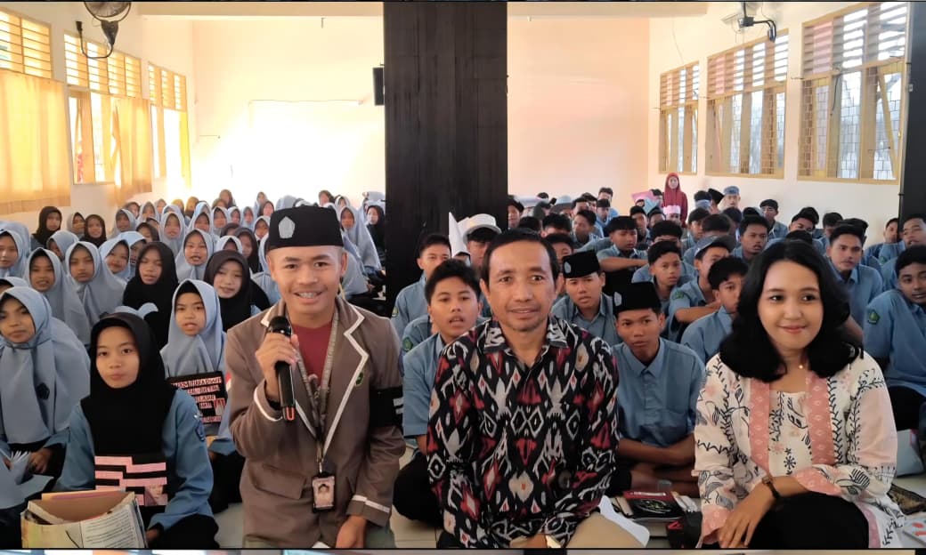 DP2KBP3A KABUPATEN SUMBAWA BERIKAN EDUKASI PENCEGAHAN PORNOGRAFI DAN SEKS BEBAS PADA MPLS MAN 1 SUMBAWA